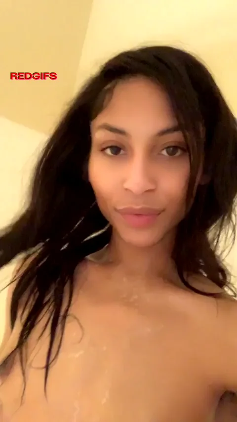 Petite Trans Babe Attracts with Tits Out Tease 😈🍑💦