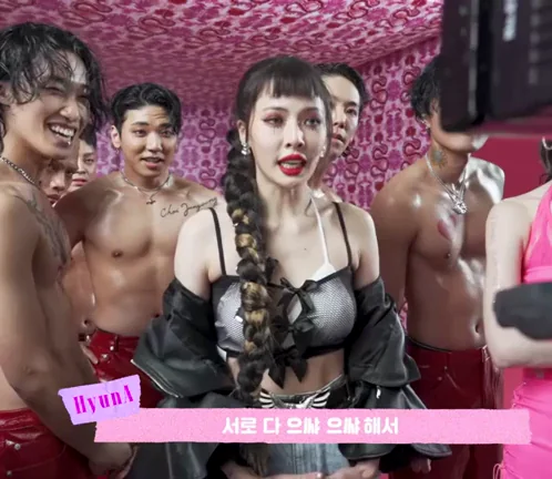 Hyuna - Massive sideboob