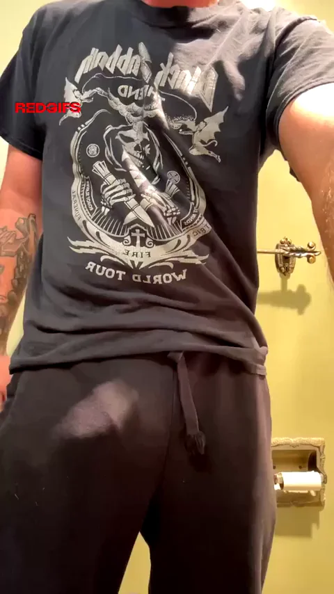 (39) Dad of 3 stripping down