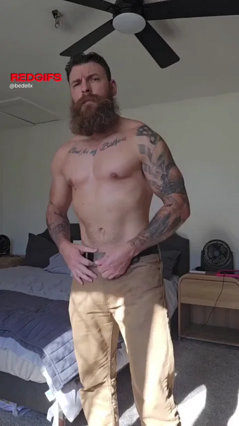 Bearded Daddy's Gym Wardrobe Tease: Big Dick Struggling in Shorts & Sweats! 🍆💦 [37s]