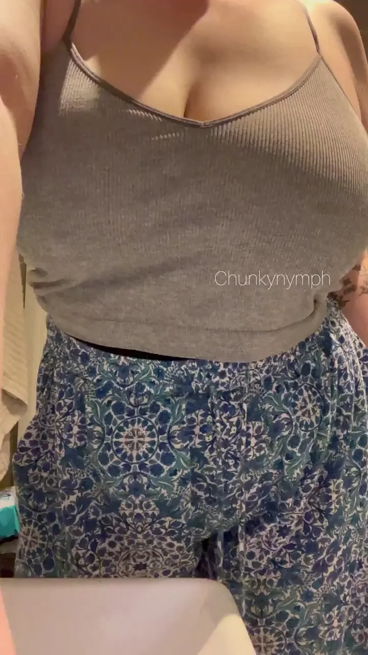 Chubby Babe's Massive Tits & Juicy Ass Tease 🍑💦