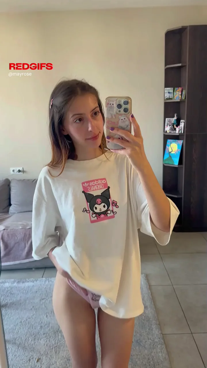 Stunning 18yo Tease Reveals Perky Tits & Juicy Ass 😍🔥