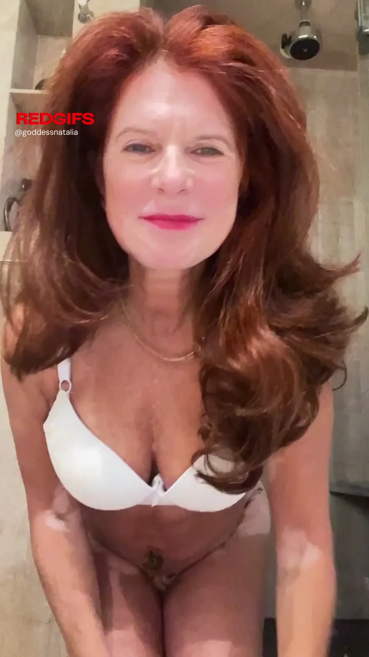 🔥 Steamy 40+ Redhead MILF Shower Tease: Wash My Juicy Back? (F) 💦