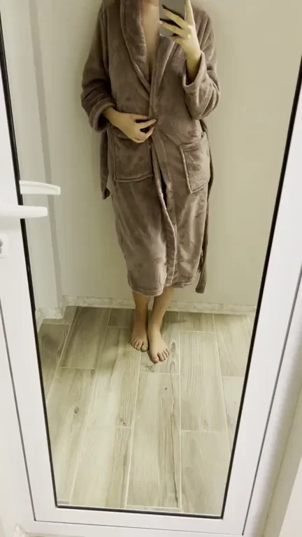Maybe im not the hottest.. but im the easiest and i love anal