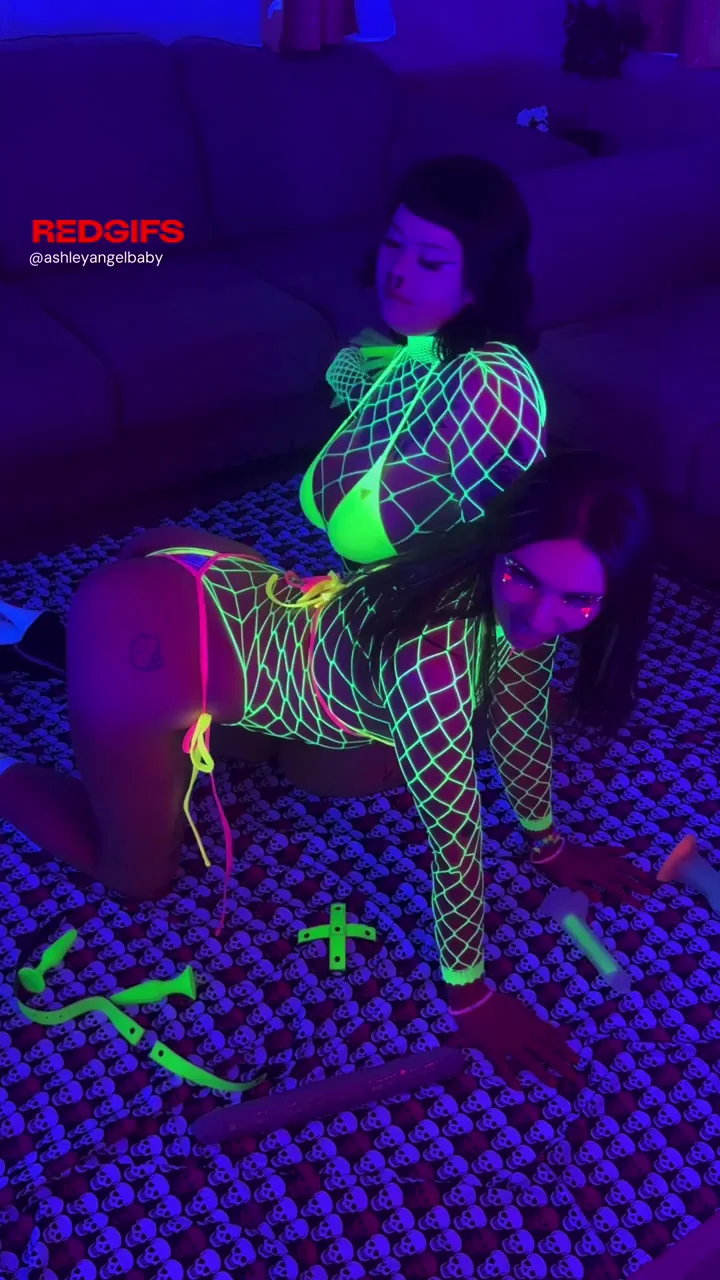 We turned our living room into a glow in the dark paradise for the night