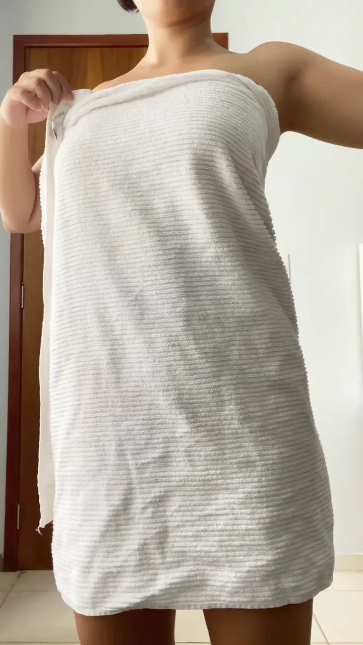 I’m addicted to show off my boobies for online strangers