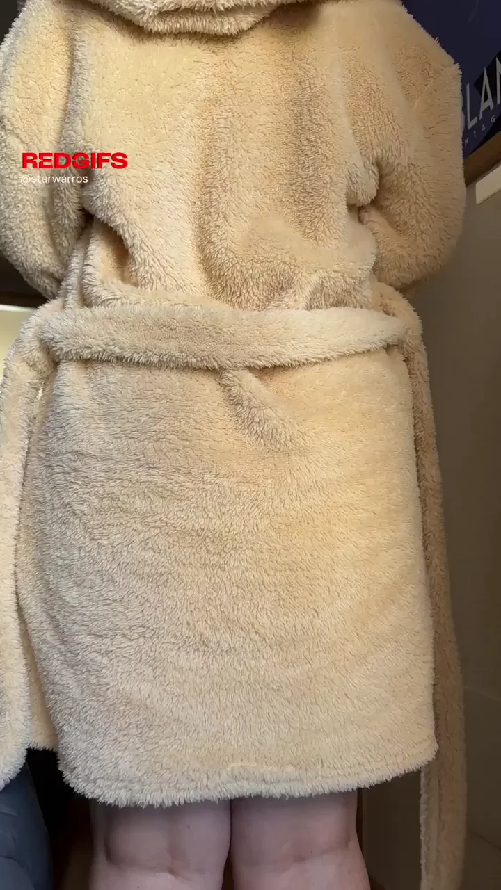 Goodbye robe, hello ass