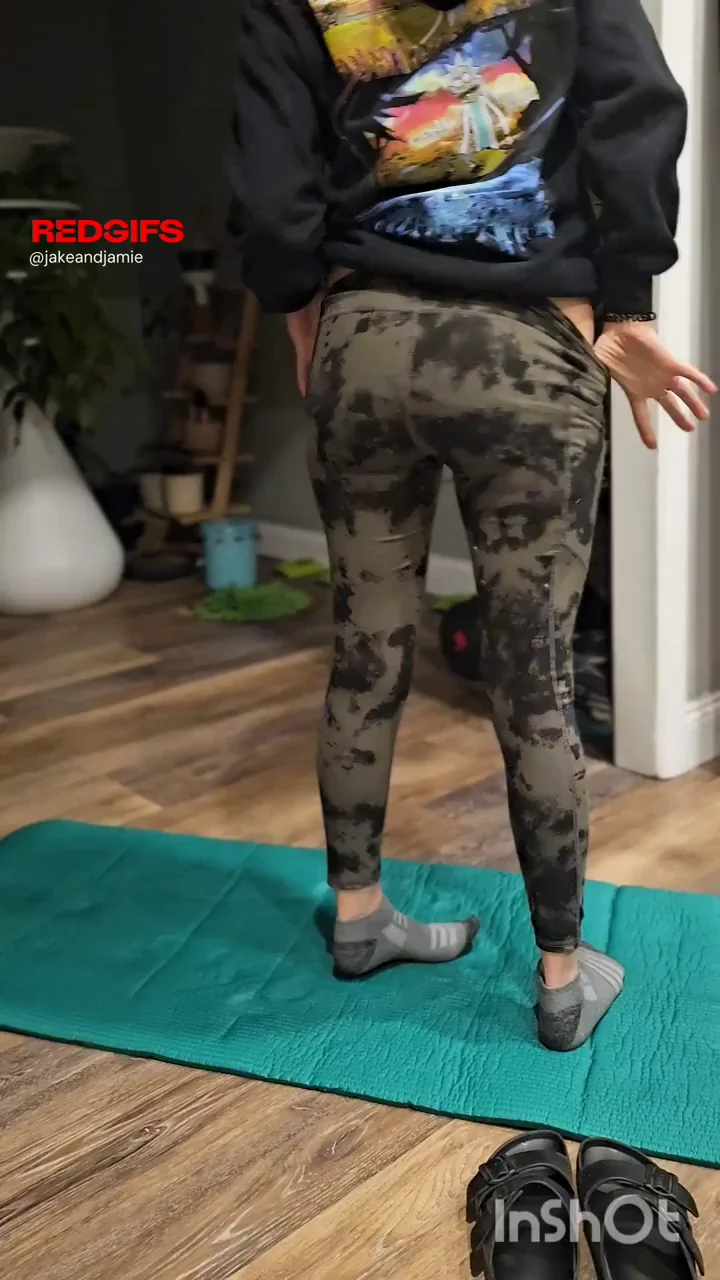 Thick Ass Tease: Pussy Spread Wide for Rim Job Feast
