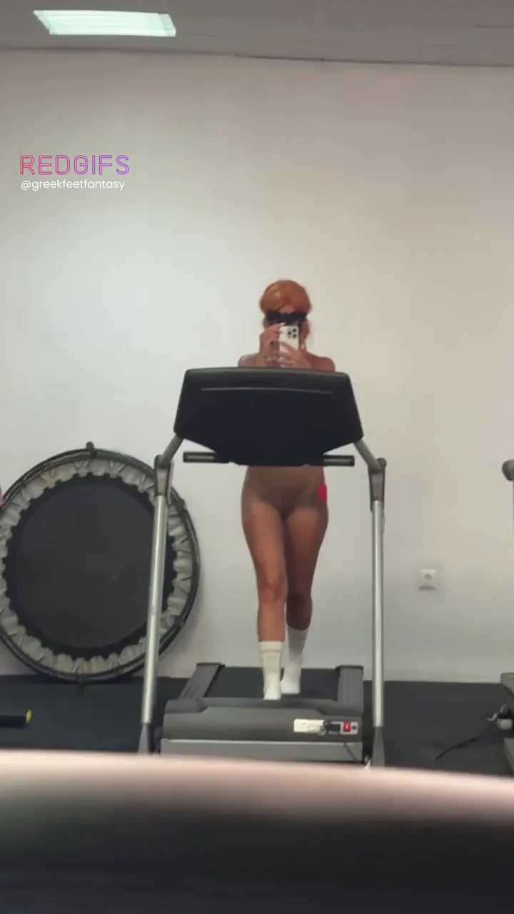 🔥 Gym Slut's Teeny Nude Tease on Treadmill 💦