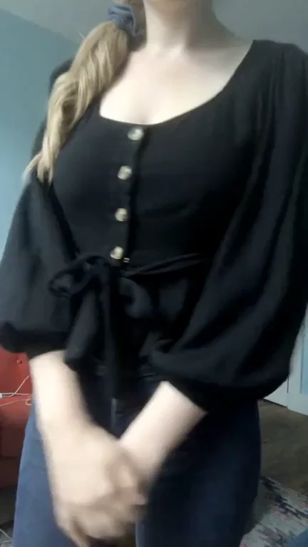this is my go to first date outfit. what do you think? (??ALBUM IN THE COMMENTS?? )