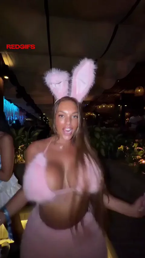 Bunnyyy's Massive Tits Bounce in Pink Bikini 😈🐰💦