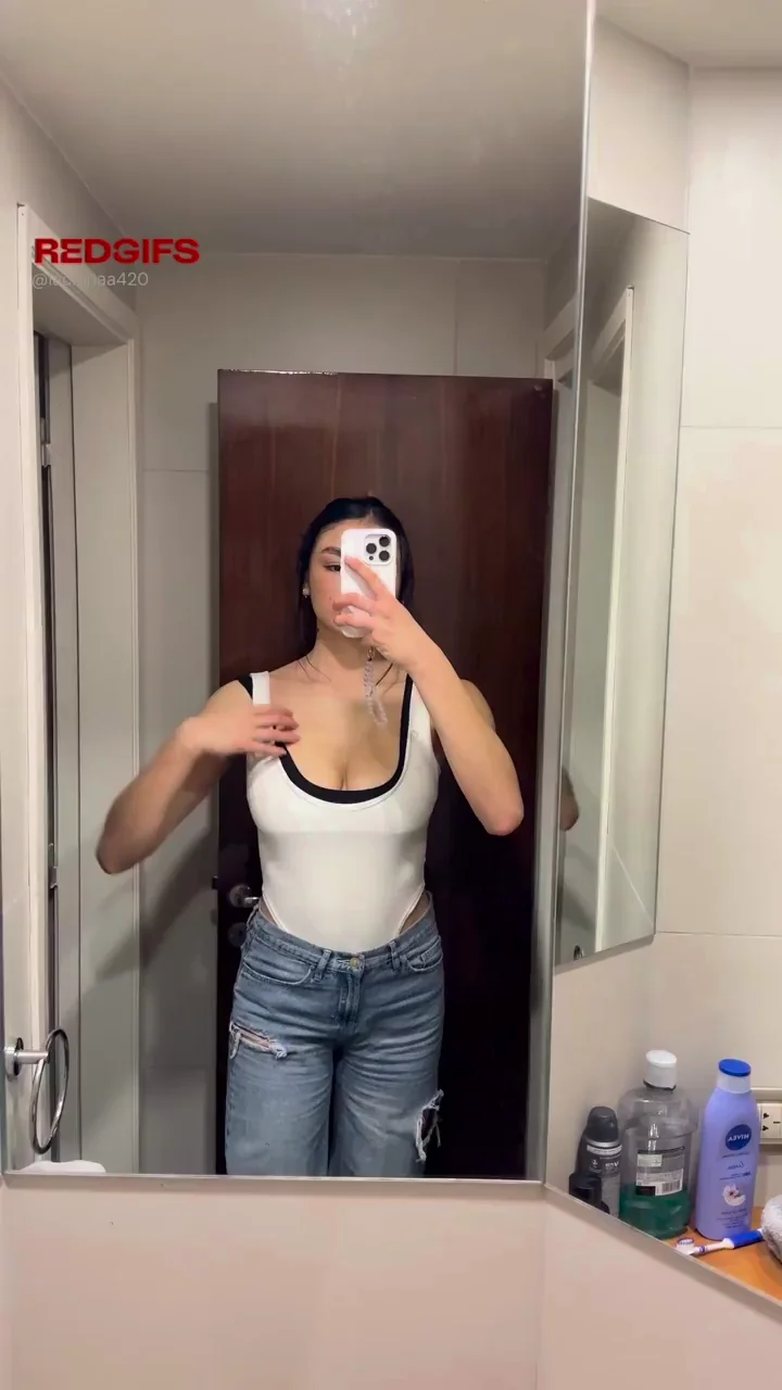 Juicy Natural Titties Overflowing on Busty College Slut 😍🍈🍈