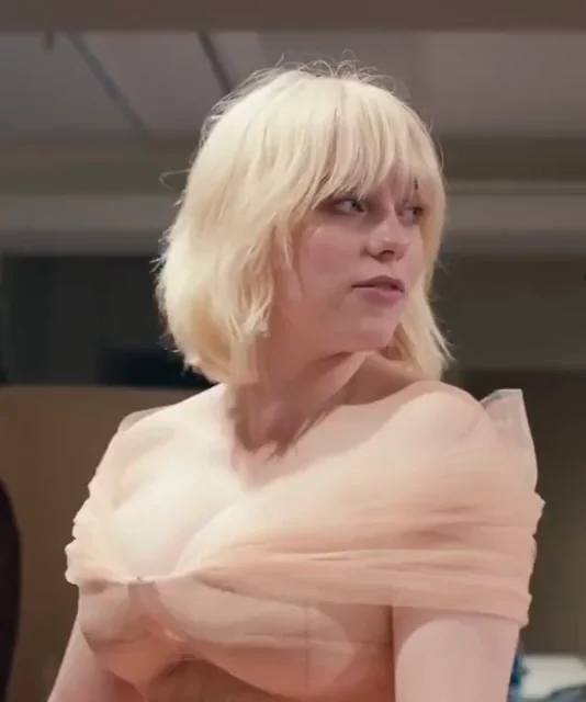 Billie Eilish's Massive Tits Spill Out at MET GALA BTS 🍈🍈🔥