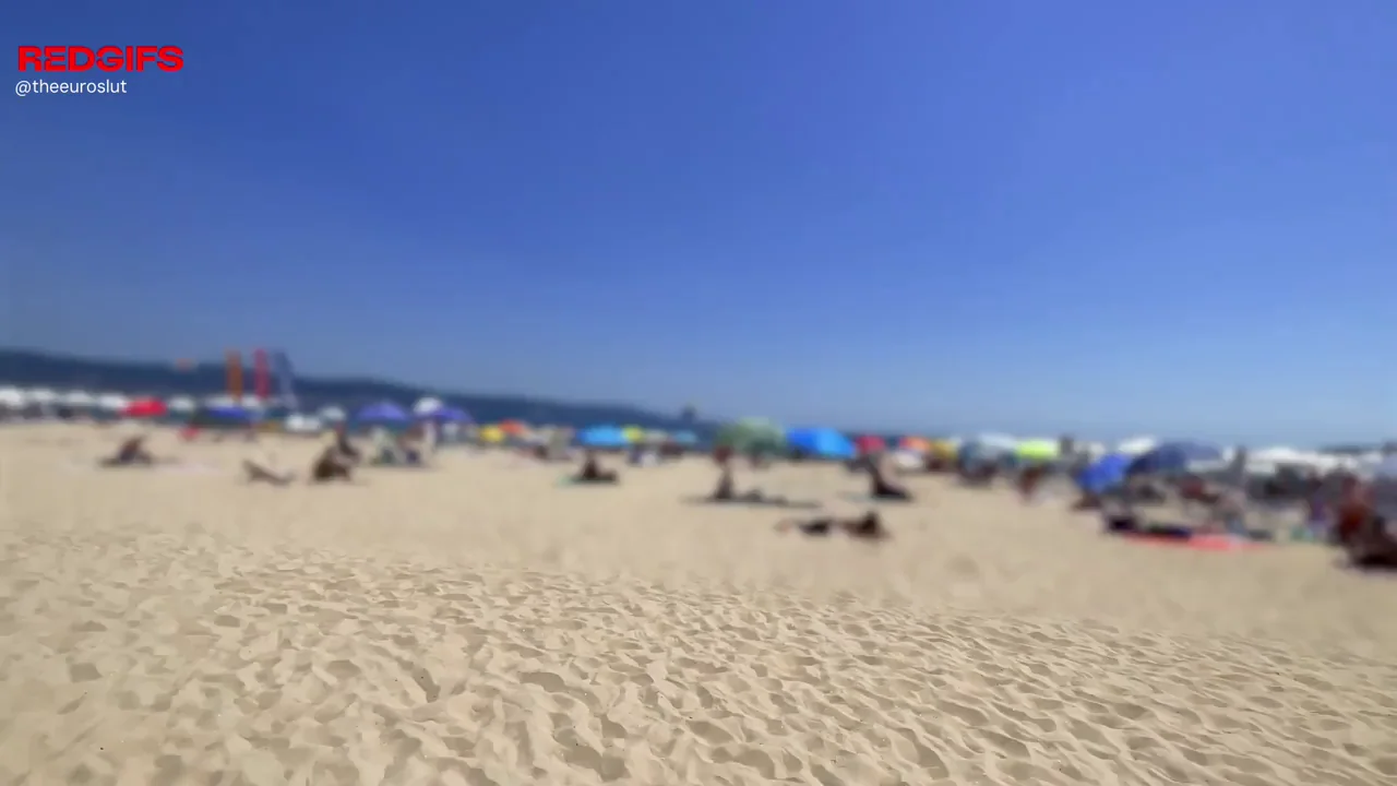 Beach Slut Shoves Butt Plug In & Teases Her Fat Clit 😈🍑