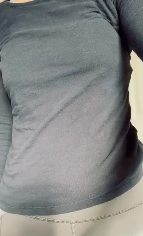 42yo MILF Teases with Tits & Juicy Ass 🍑💦 (f)