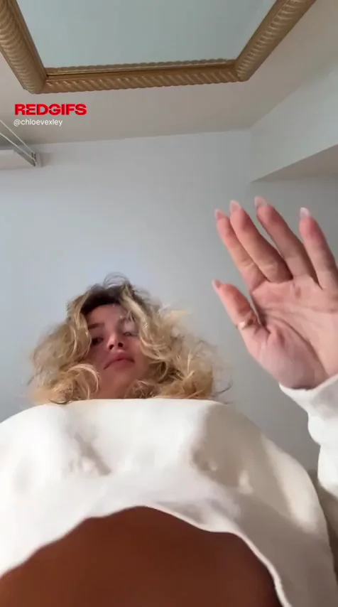 Oops! Leaning Forward Flashes My Juicy Tits 😍👀