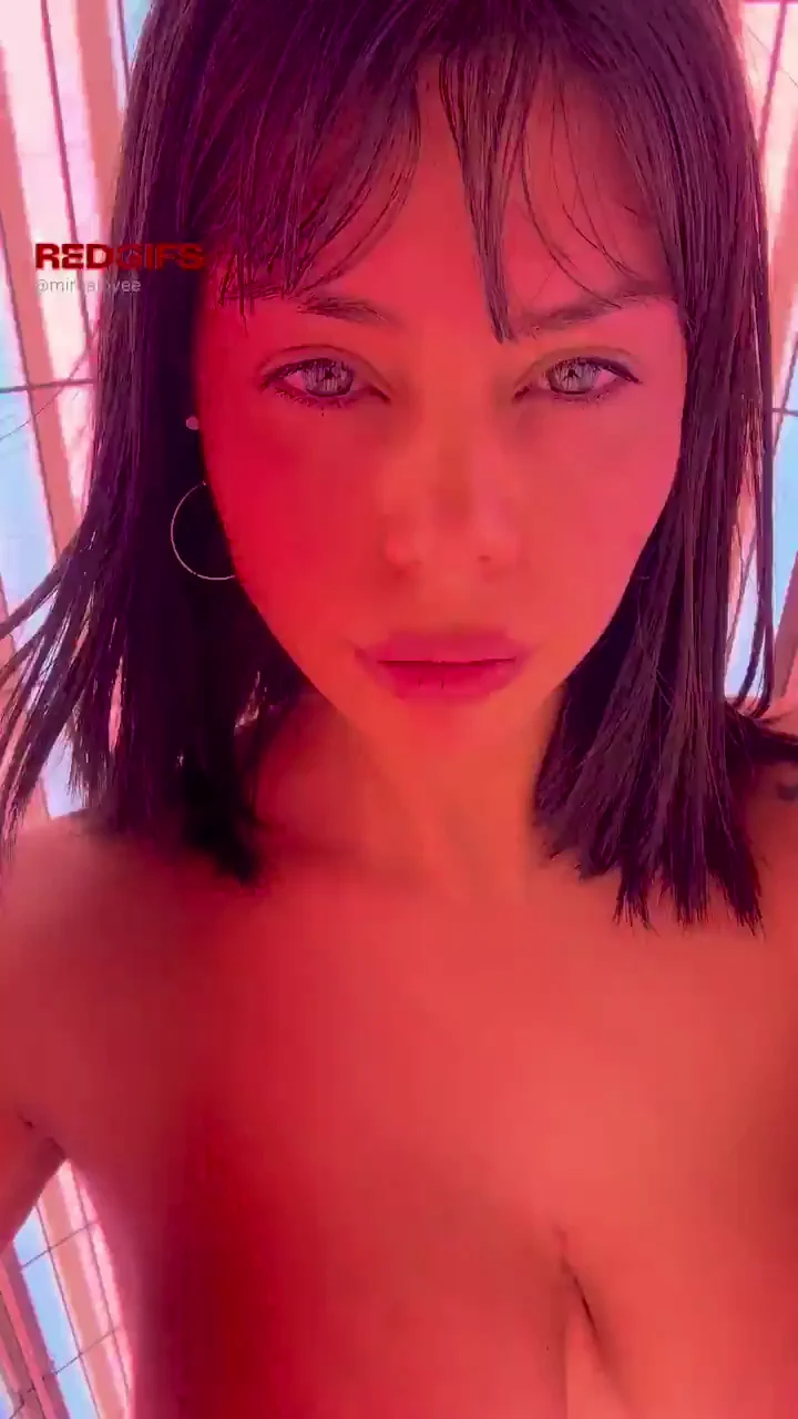 Egirl with huge boobs, wld u play with her?