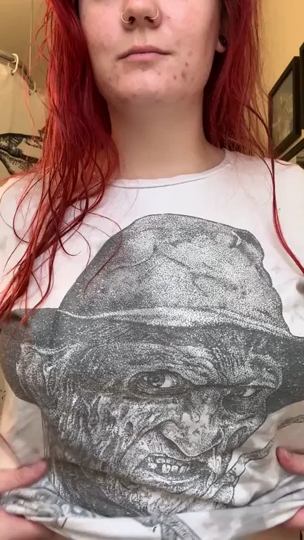A little surprise underneath my t-shirt ?