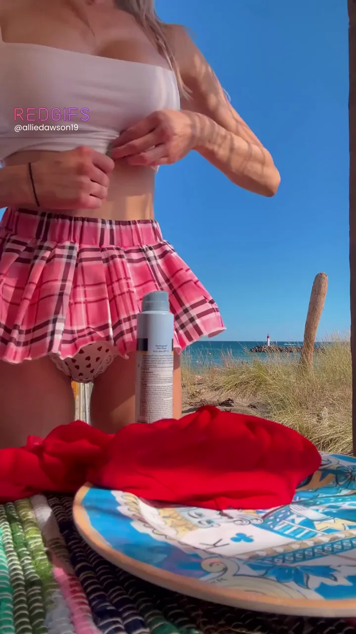 🏖️ Slutty Beach Babe Rubs Sunscreen on Massive Tits & Flaunts Topless 😈