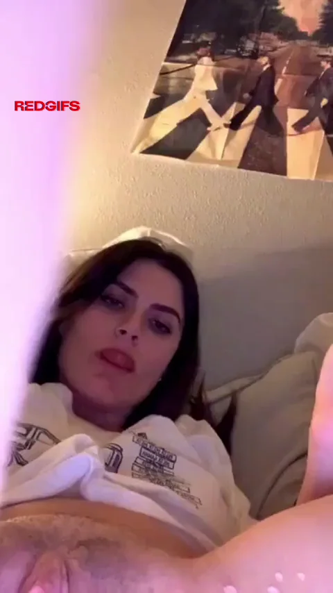 Squirtin' Fountain Slut Toys Her Drippin' Pussy