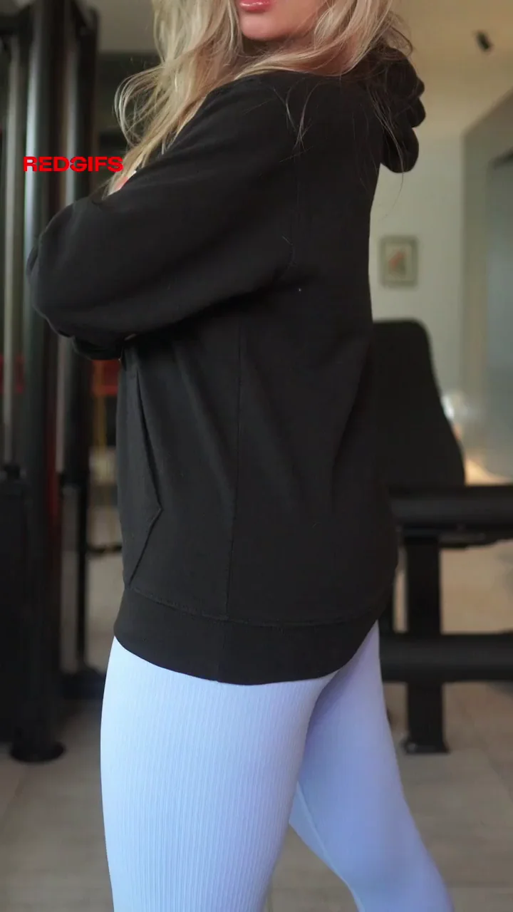 😈 Blonde Bombshell's Yoga Pant Surprise Reveal 🍑💦