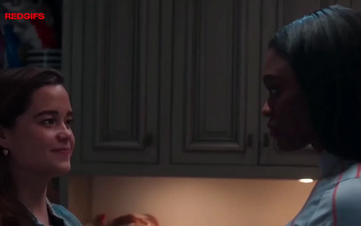 Risky Kitchen Lesbo Kiss 💋🔥