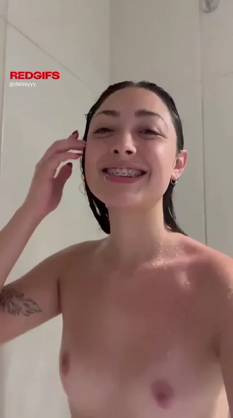 Shower Slut Spreads Petite Latina Curves: 'How You Gonna Wreck Me, Baby? F18'