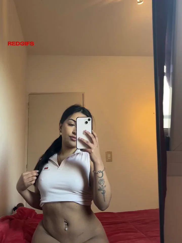 Cute Teen's Dangerous Confidence: Tits Out & Ass Poppin' 😈🍑