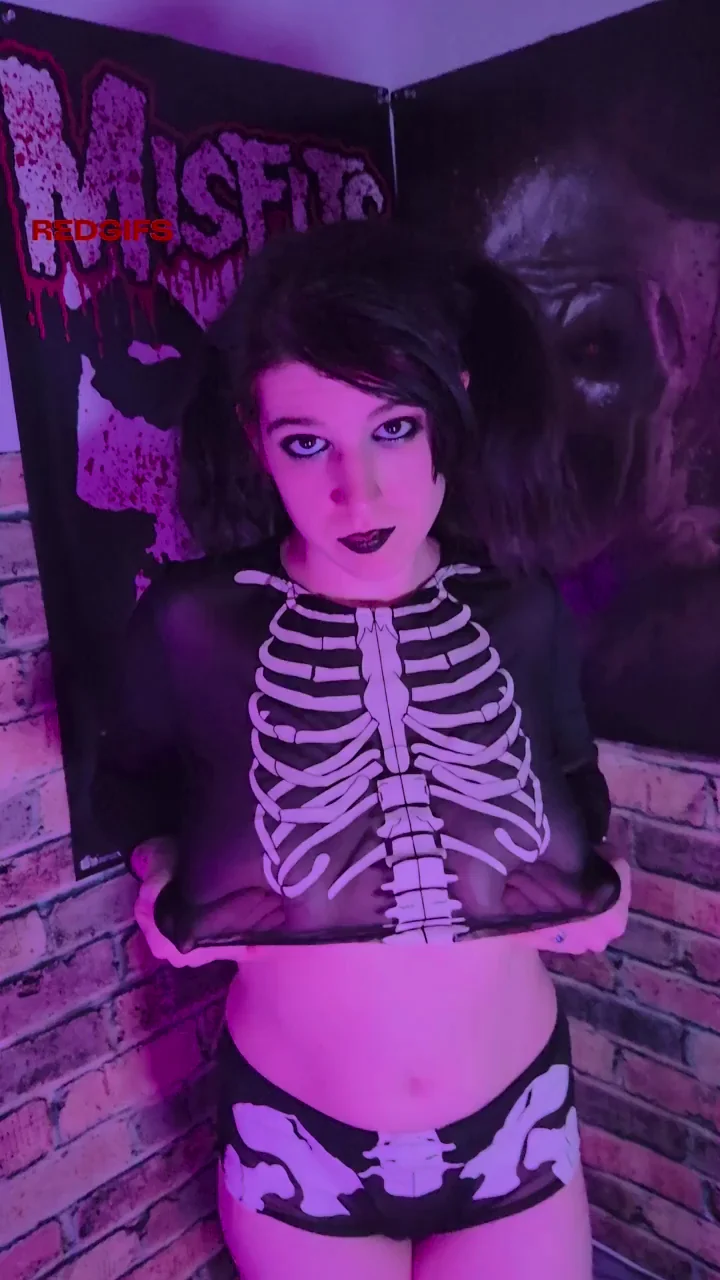 Pale goth tits