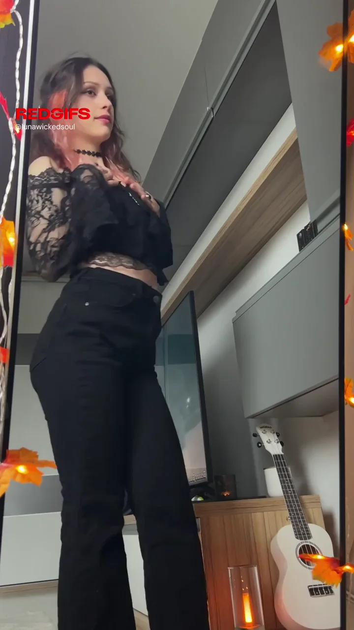 Pants off for easy access :3