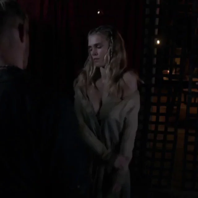 Gaia Weiss' Hot Nude Tease in Vikings 💦🔥
