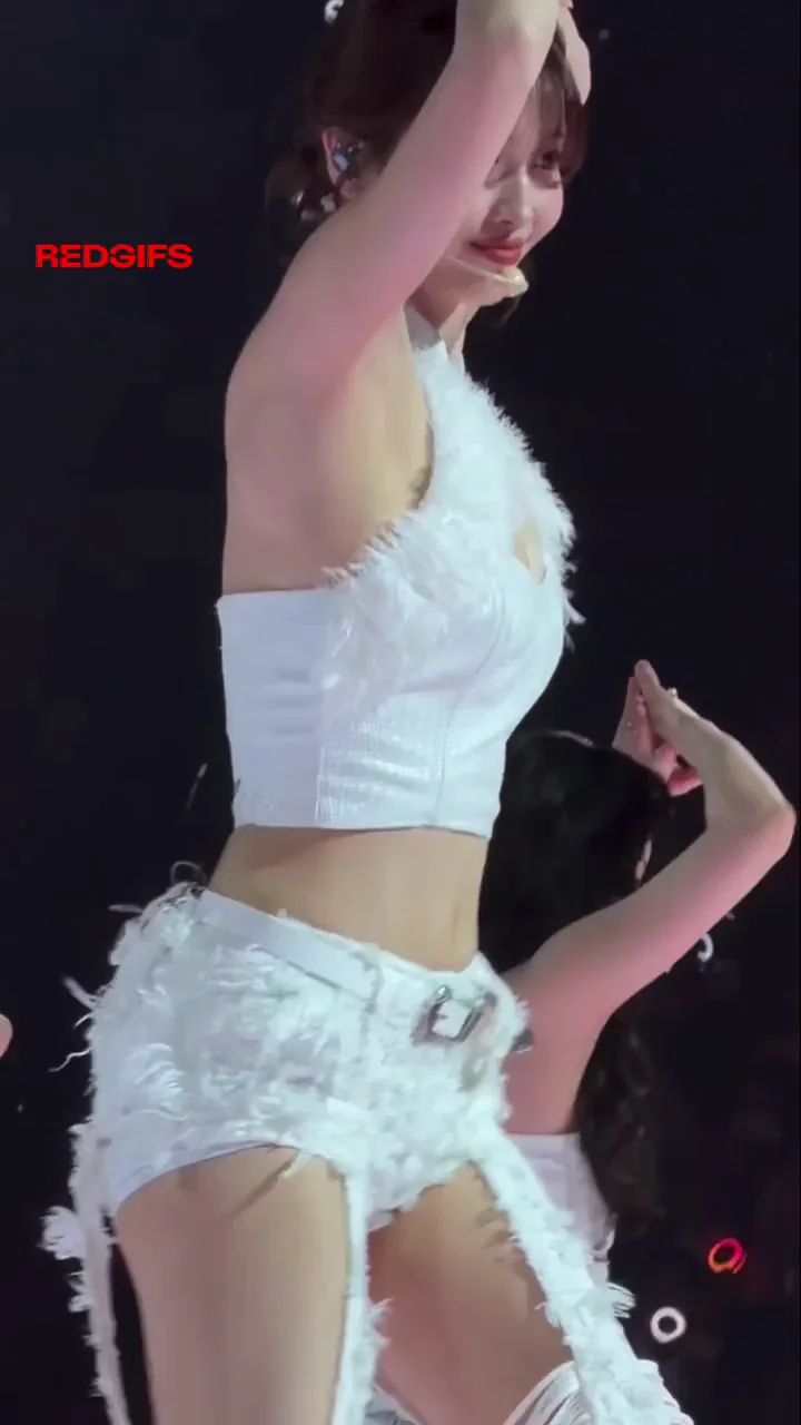 TWICE - Momo