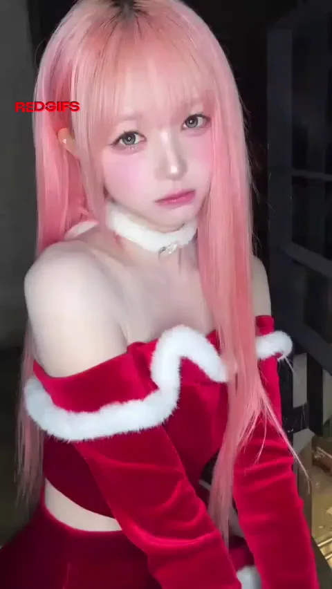 🔥 Chaewon Triple Santa Cosplay Tease 🍑💋