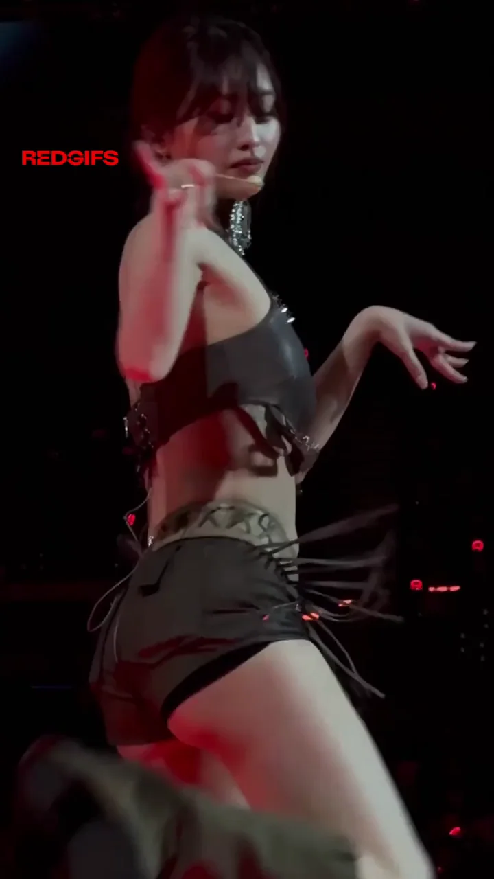 TWICE - Momo