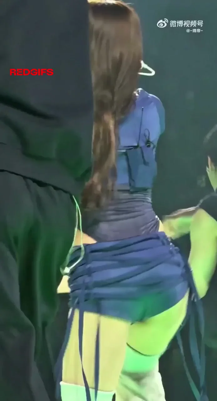 Nayeon's Phat Ass Jiggles in Tight Blue Skirt 🍑💦 TWICE Kpop Fap