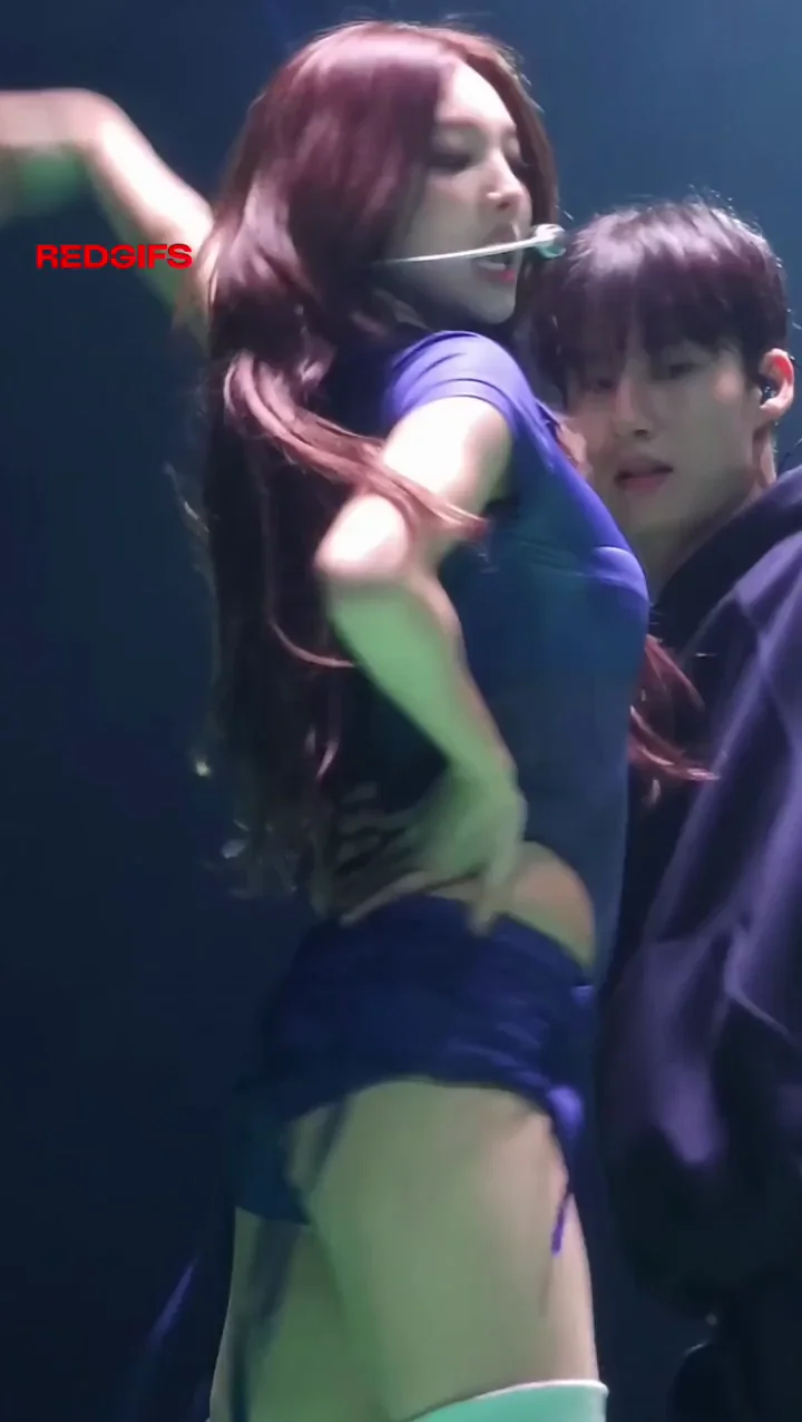 Nayeon from TWICE Shakes Her Phat Ass 🍑🔥