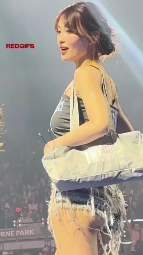 Momo's Juicy Ass Tease on Stage 🍑🔥 TWICE Kpop Fap
