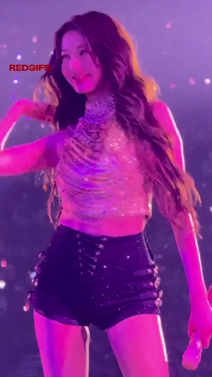IVE Wonyoung's Tight Ass Tease on Stage