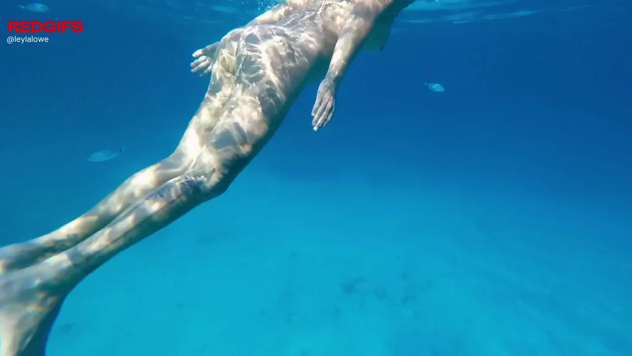 Sexy tattooed legs in the ocean underwater