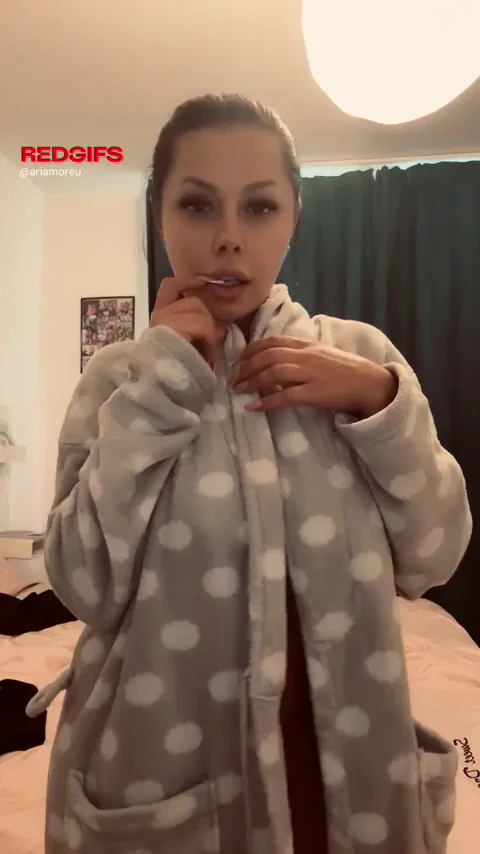 Best Tittyfuck Awaits: Massive Tits Tease in Open Robe 😈💦