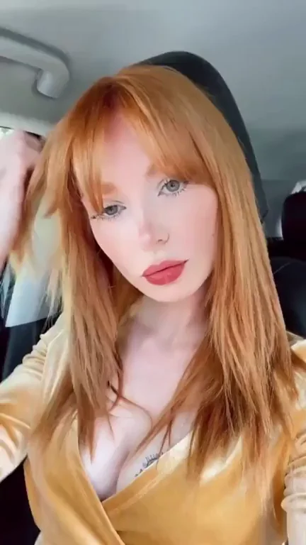 🔥 Lacy Lennon's Fiery Red Bush Tease in the Car 💦