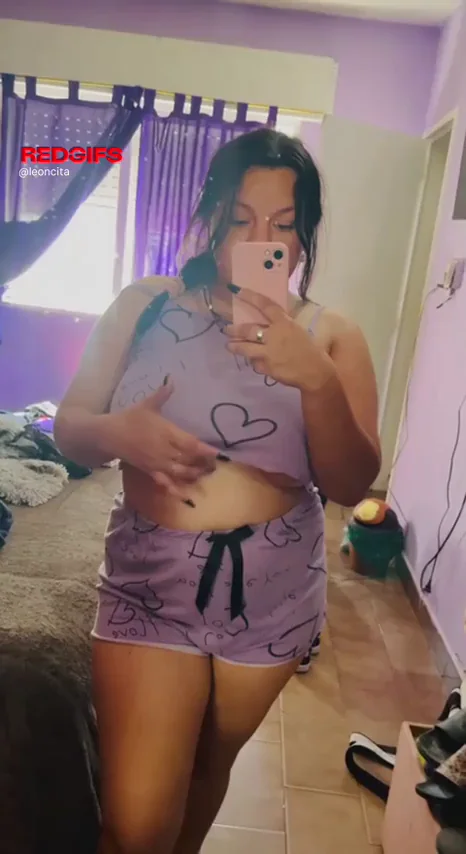 This mom seeks her son´s pleasure
