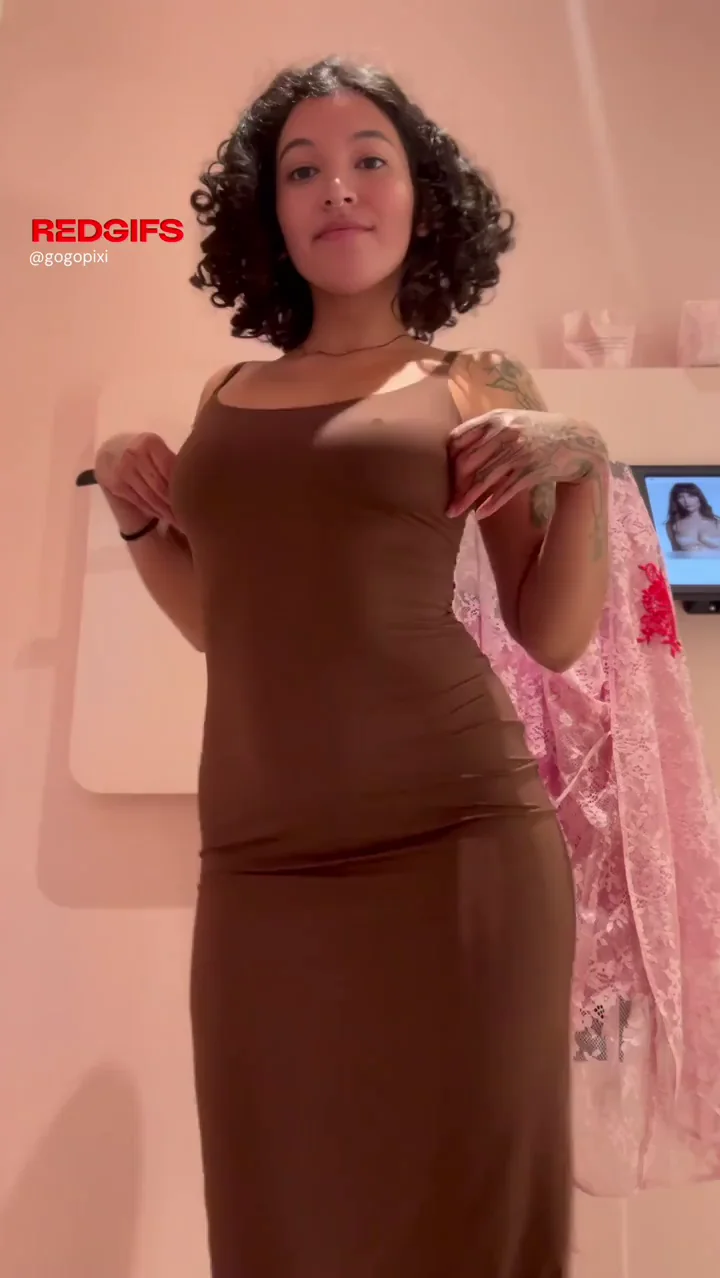 Bouncy Honduran Natural Boobies Tease 😍🍑