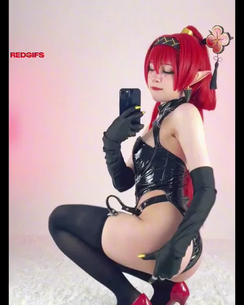 Yinlin Cosplay Tease: Big Ass Elf Slut in Shiny Latex 😈🍑