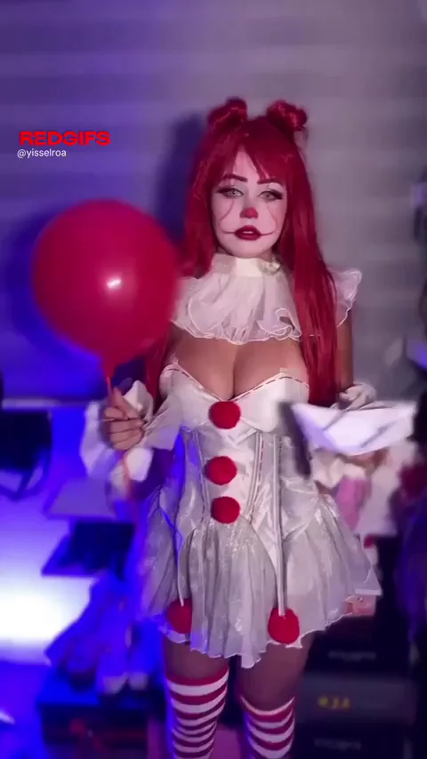 Pennywise Clown Slut Cosplay by Yisselroa 🎈👹💦