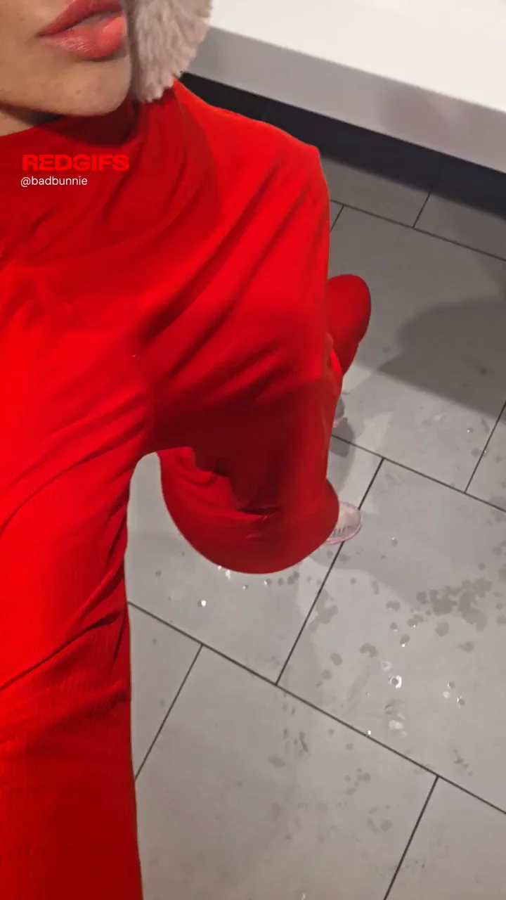 🔥 Always Ready to Fuck in the Public Bathroom 💦