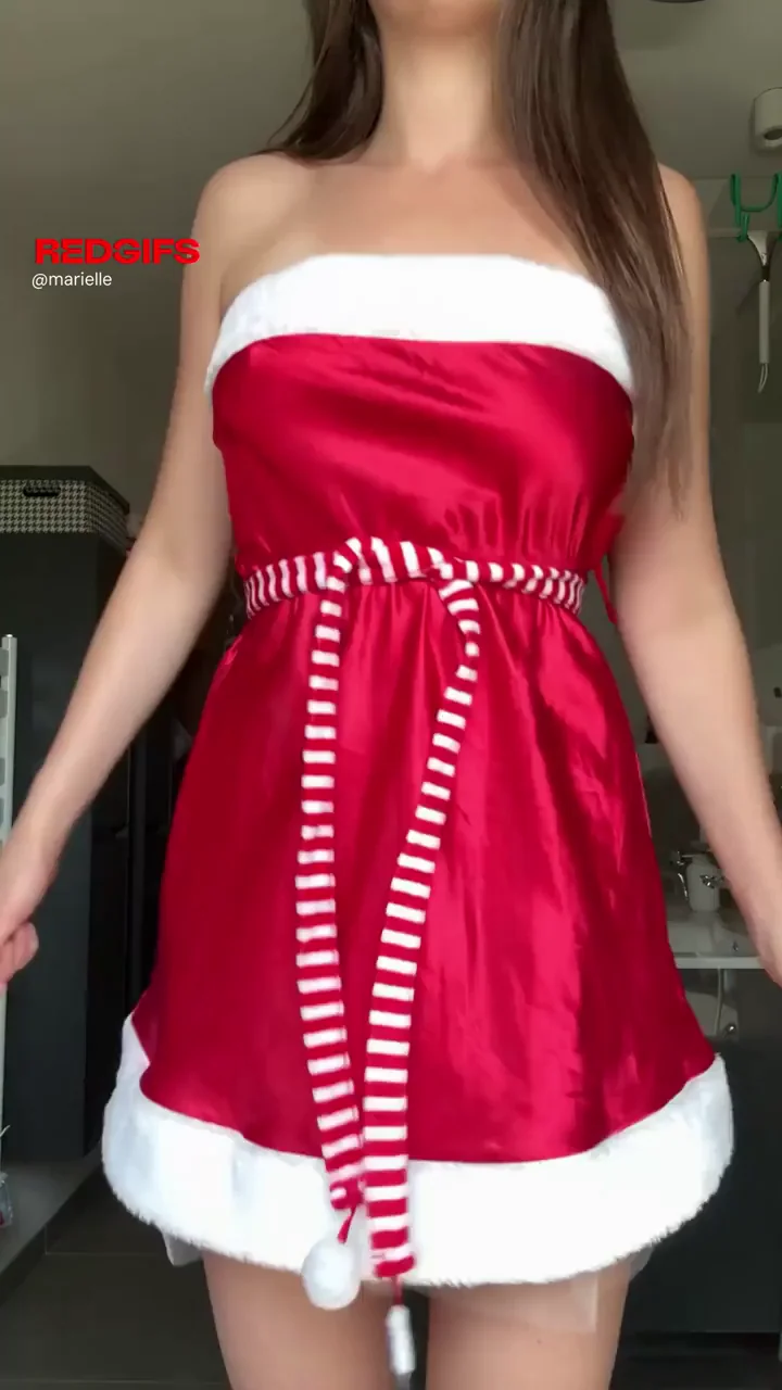 🎅 Early Xmas Gift: Busty Santa Slut Flashes Massive Tits & Pussy! 🔥