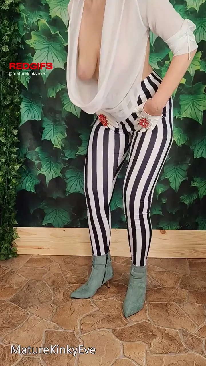 Swaying in a deep neckline