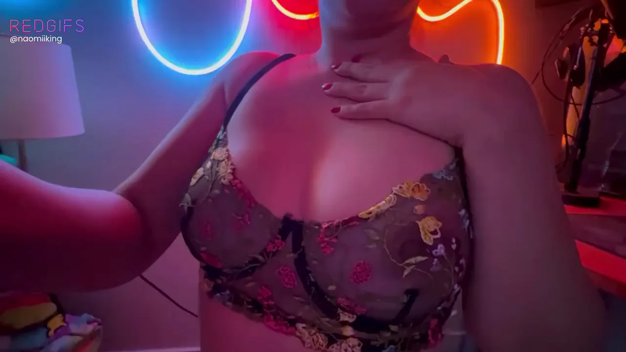 🔥 Hottest Sextrophies Sub: Latina MILF Teases in Shiny Lingerie 💦