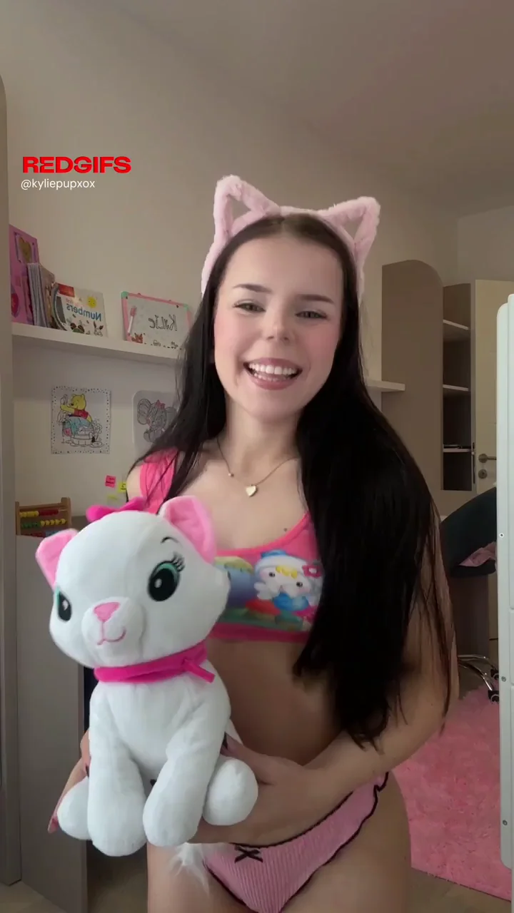 Petite Kitty Tease: Tiny Cutie with Juicy Big Ass Hopes You Dig Her 😻🍑
